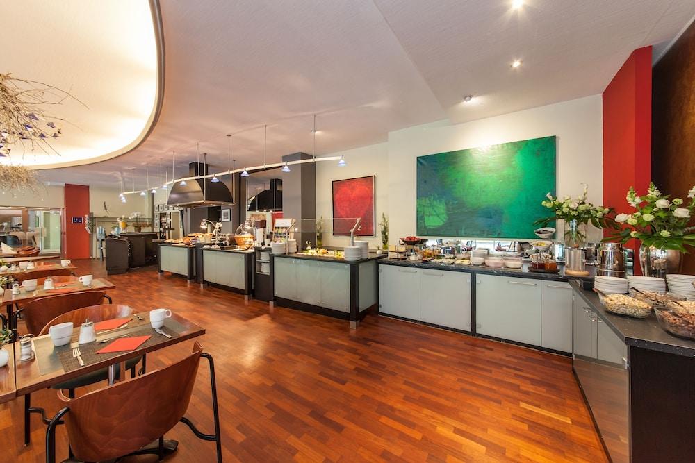 Novum Ambassador Hotel 3*